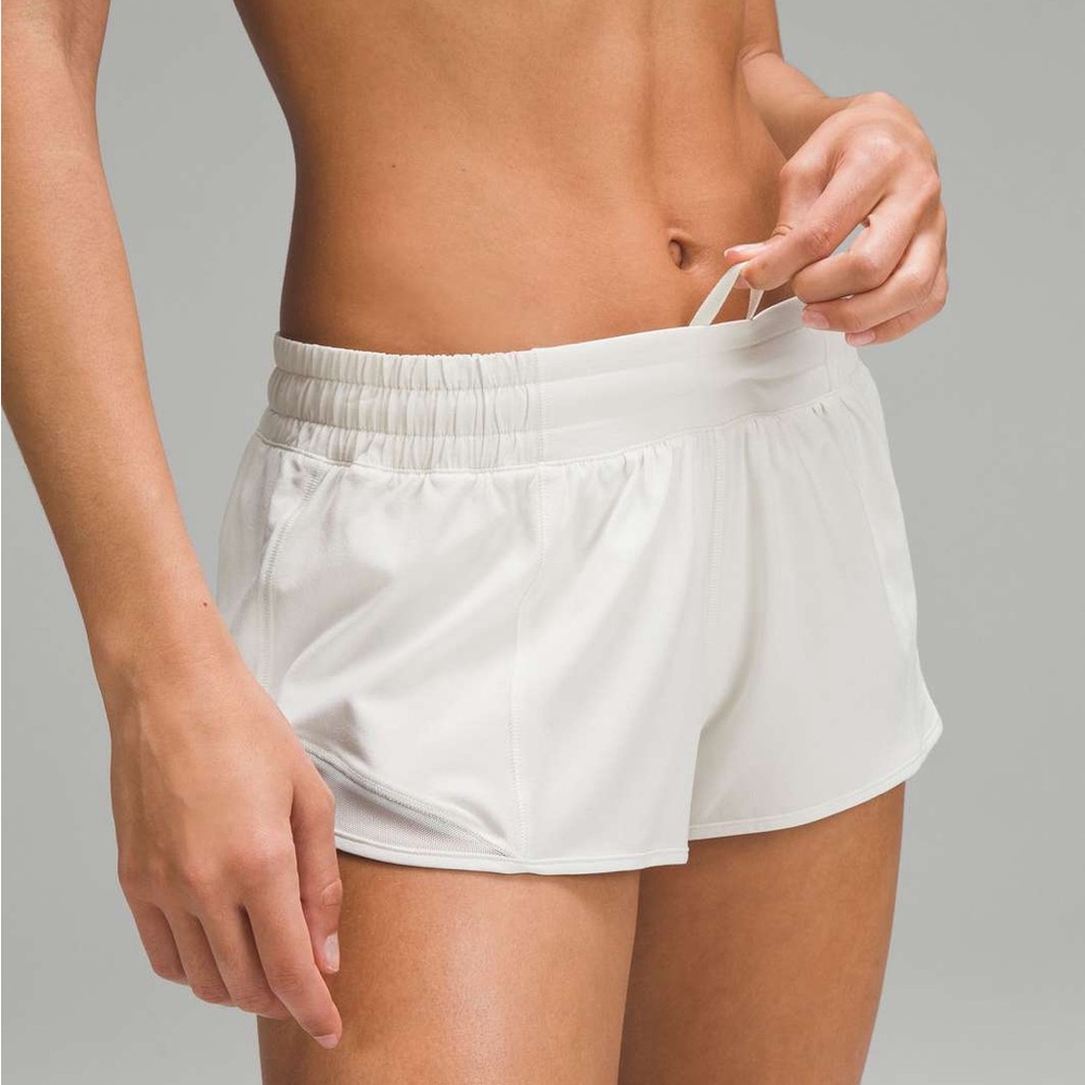NWT* Lululemon Bone Hotty Hot Low-Rise Lined Short 2.5" - Picture 4 of 12